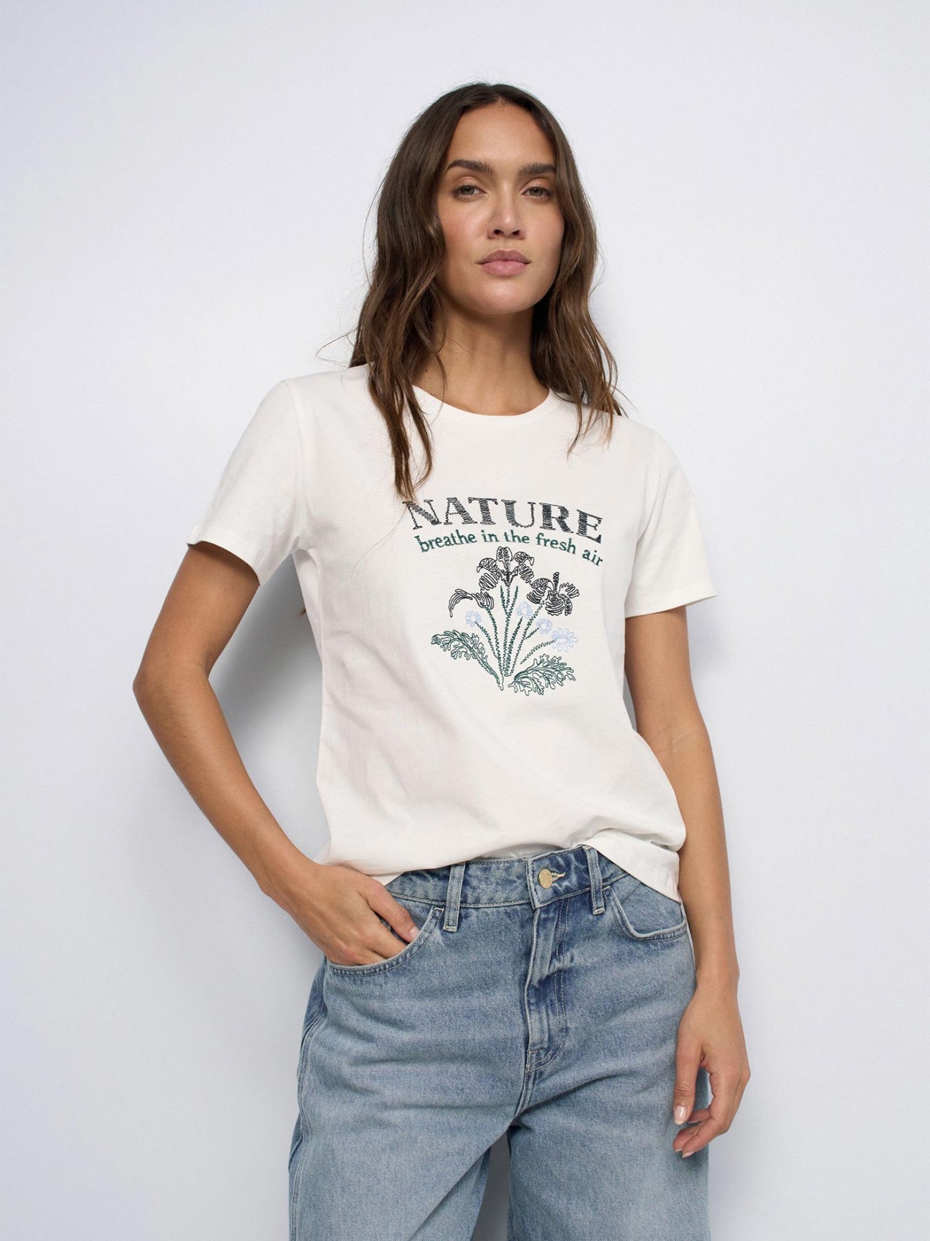 T-shirt com Bordado
