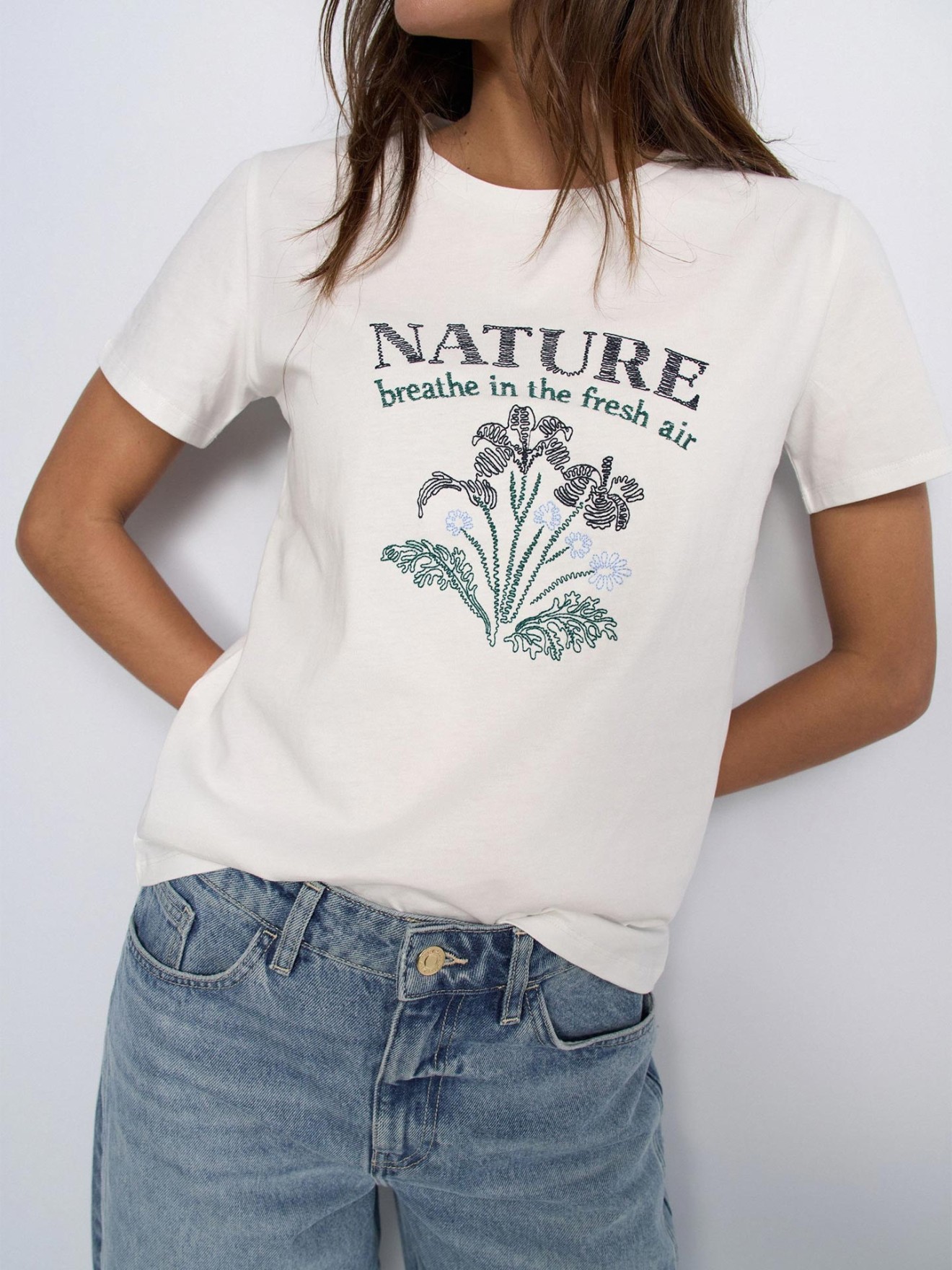 T-shirt com Bordado