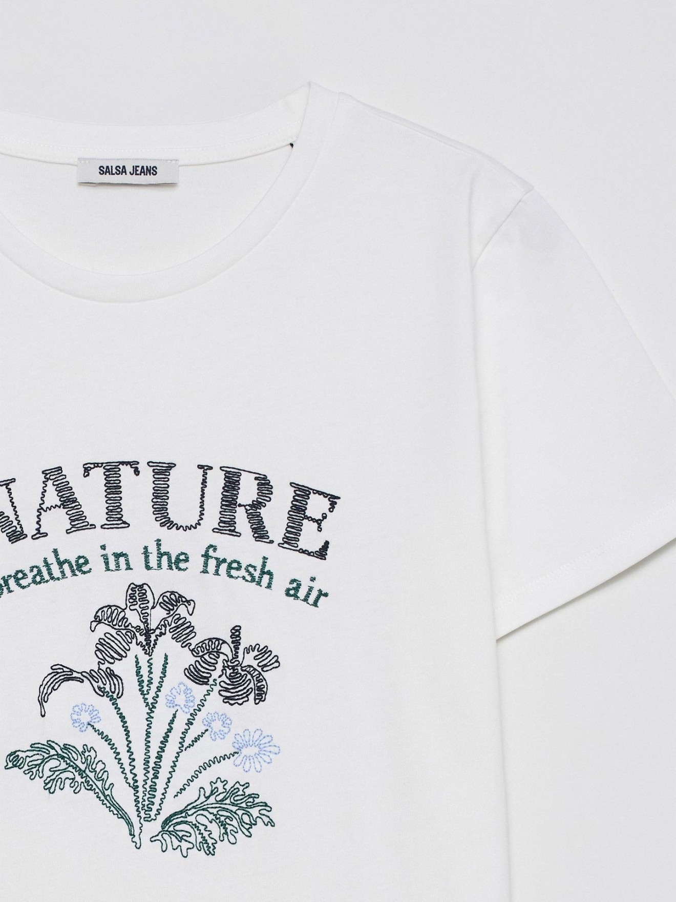 T-shirt com Bordado