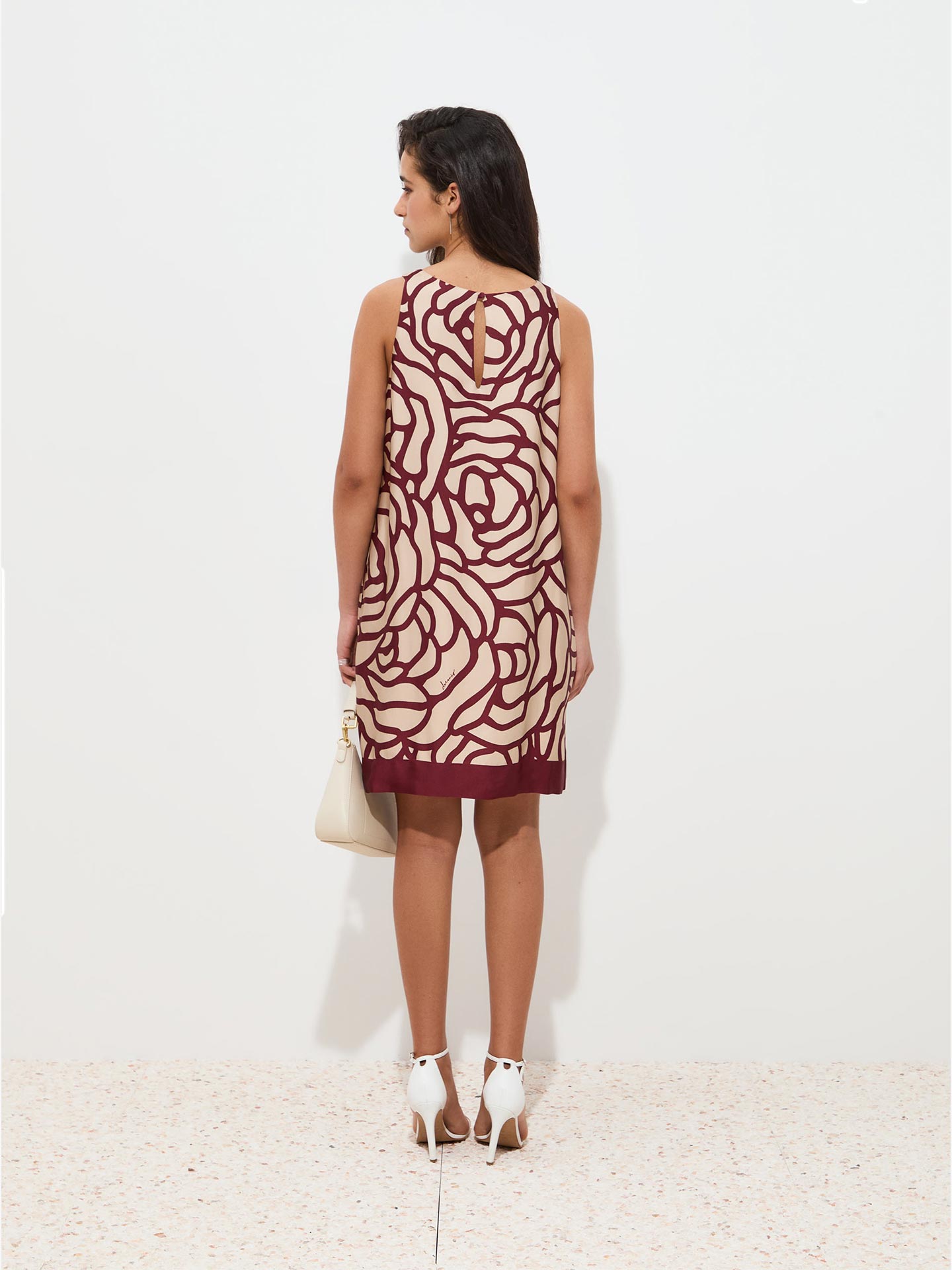 Vestido Curto com Estampado Floral