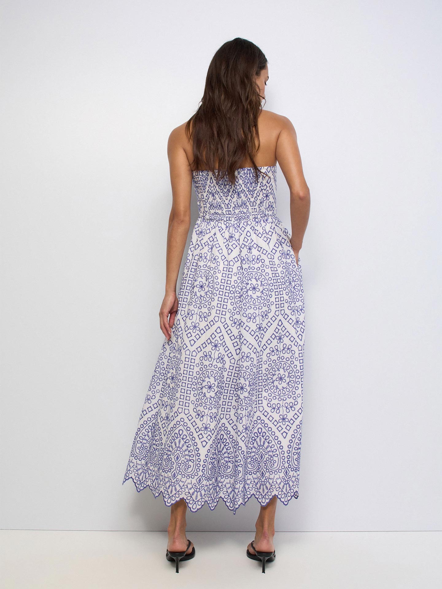 Vestido Midi com Bordados