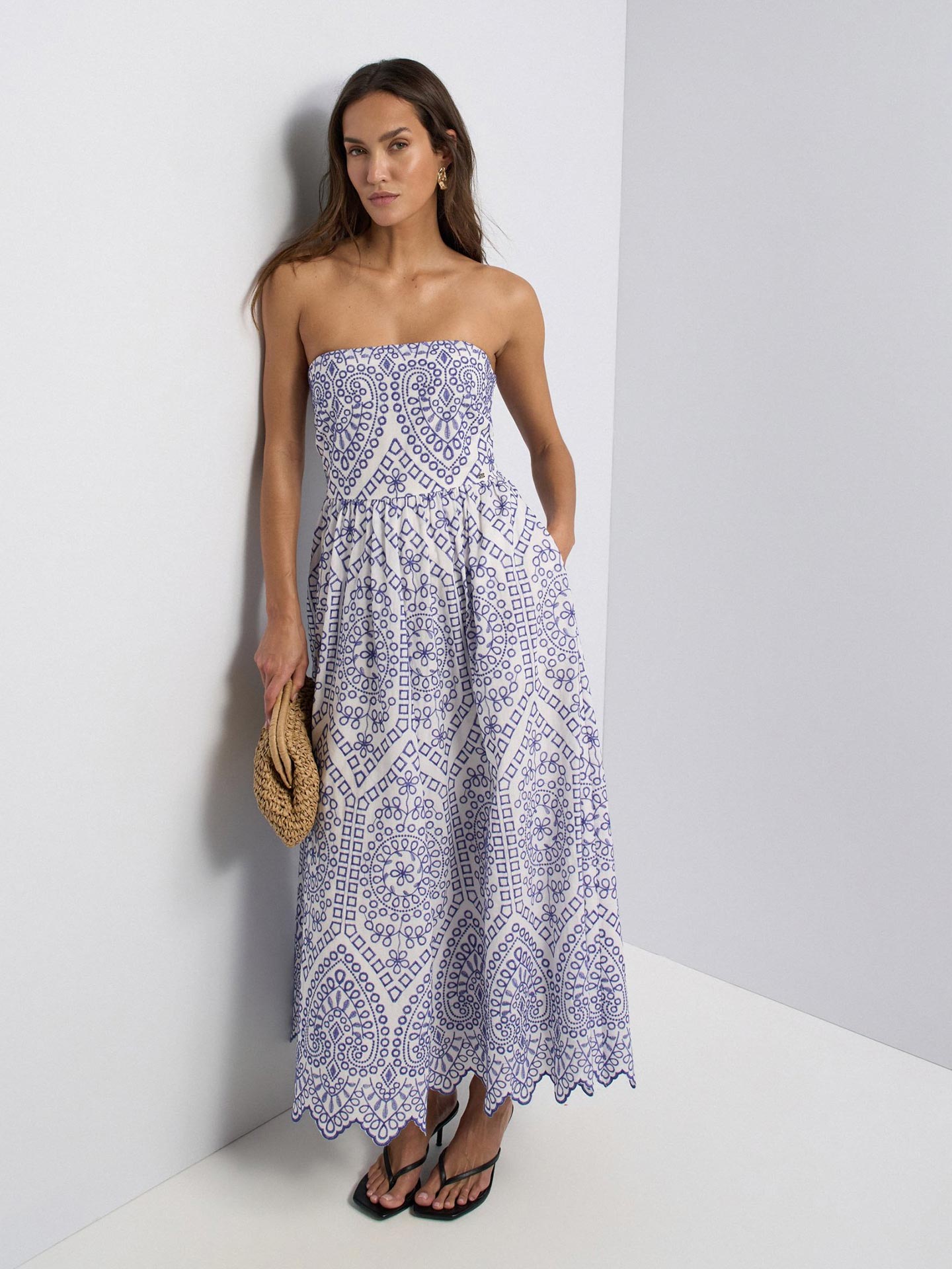 Vestido Midi com Bordados