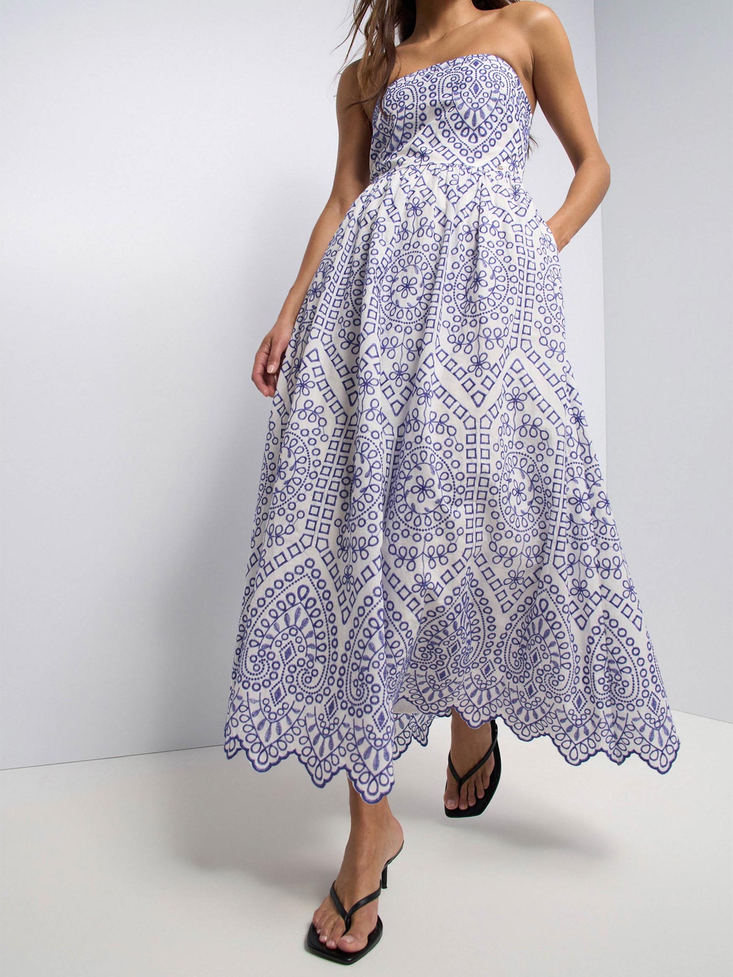 Vestido Midi com Bordados