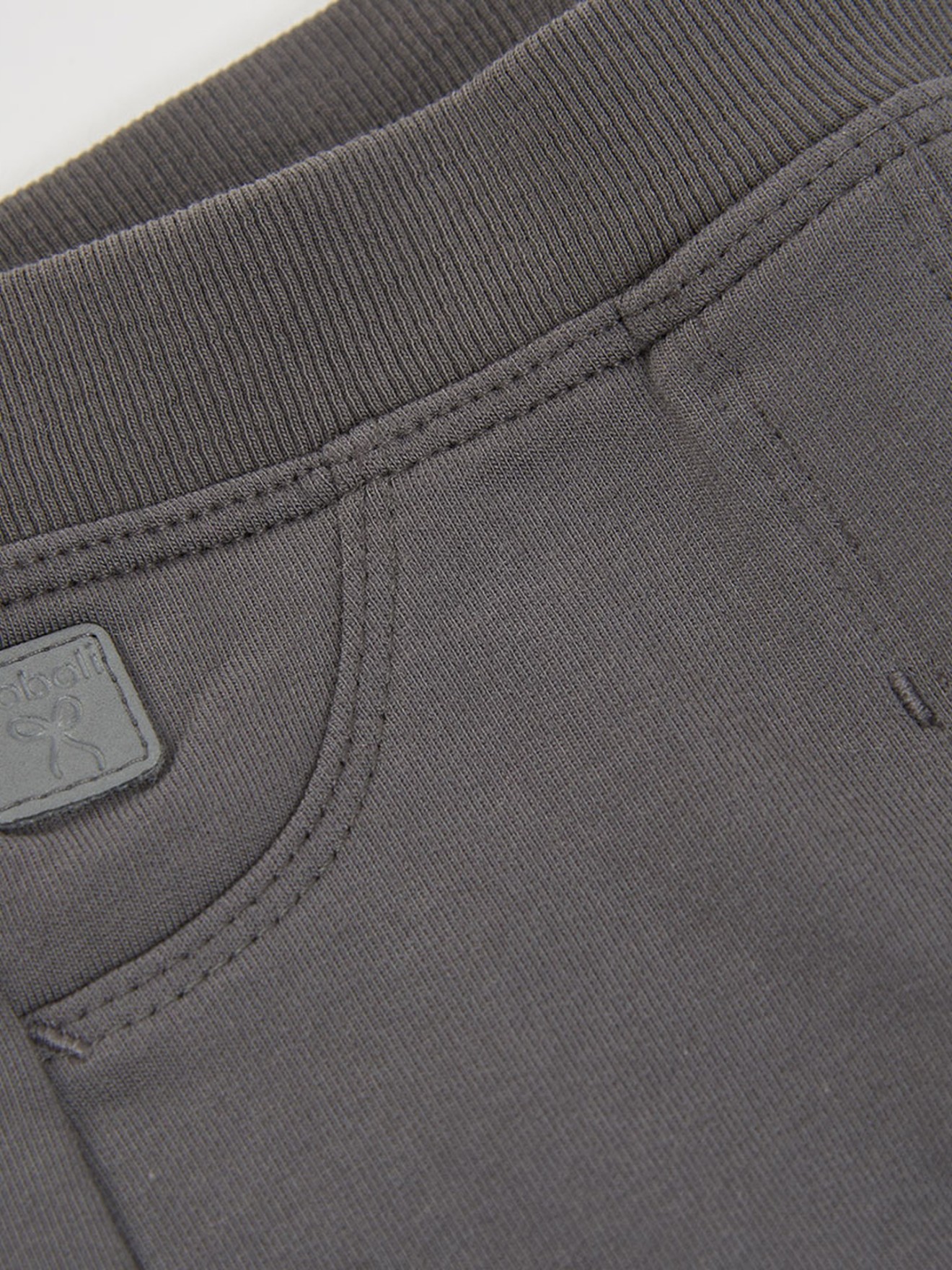 Conjunto de Camisola e Calças