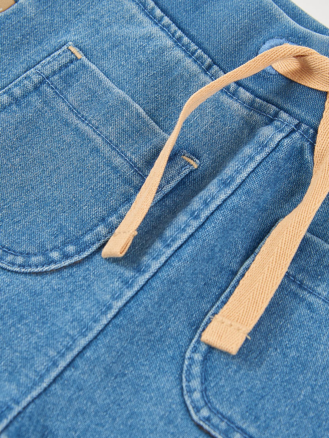 Conjunto de Camisola e Calças