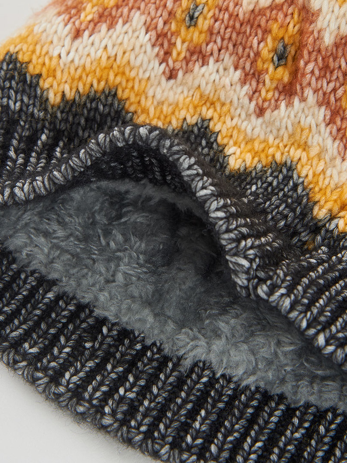 Gorro de Malha com Pompom