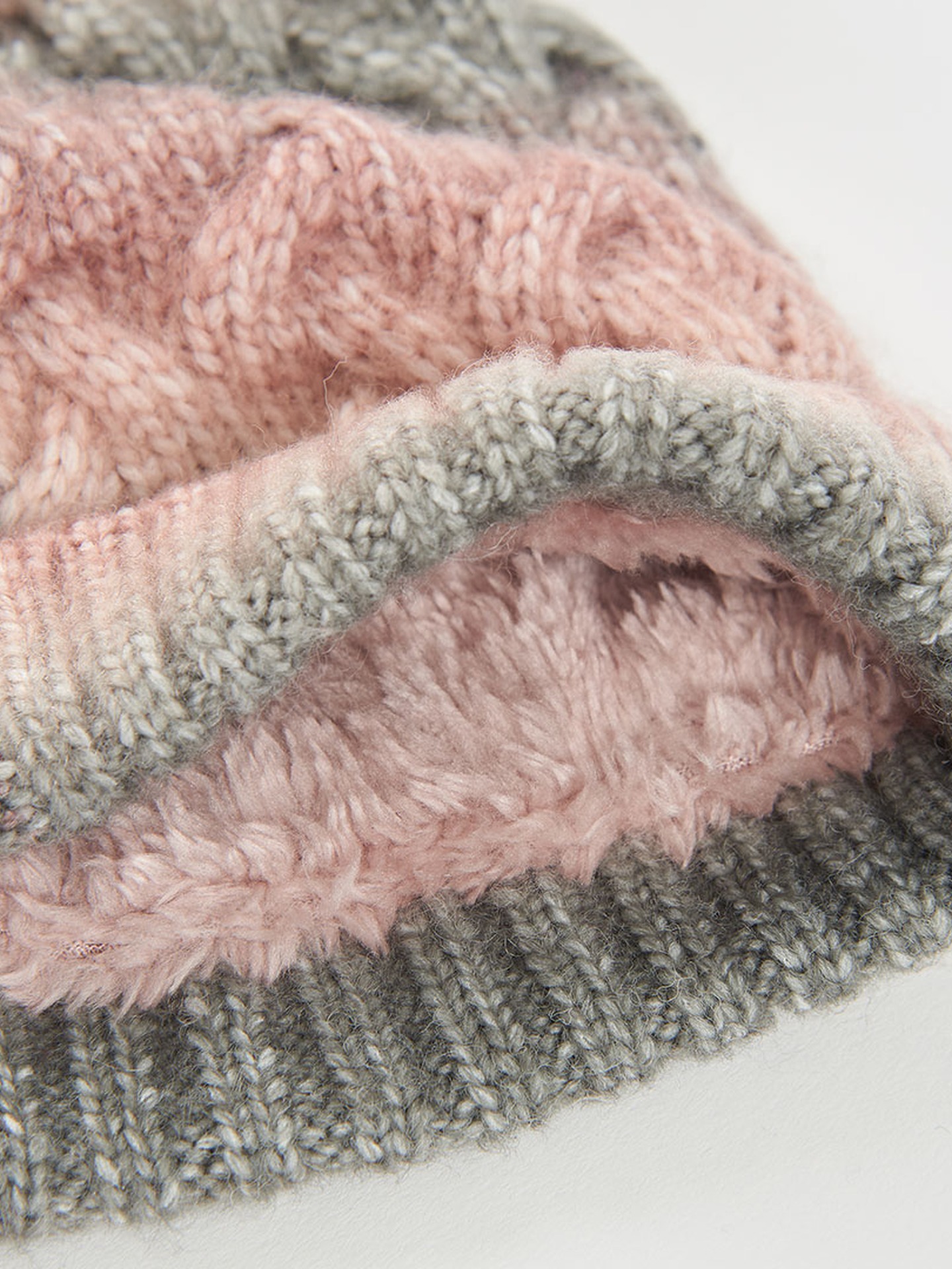 Gorro de Malha com Pompom