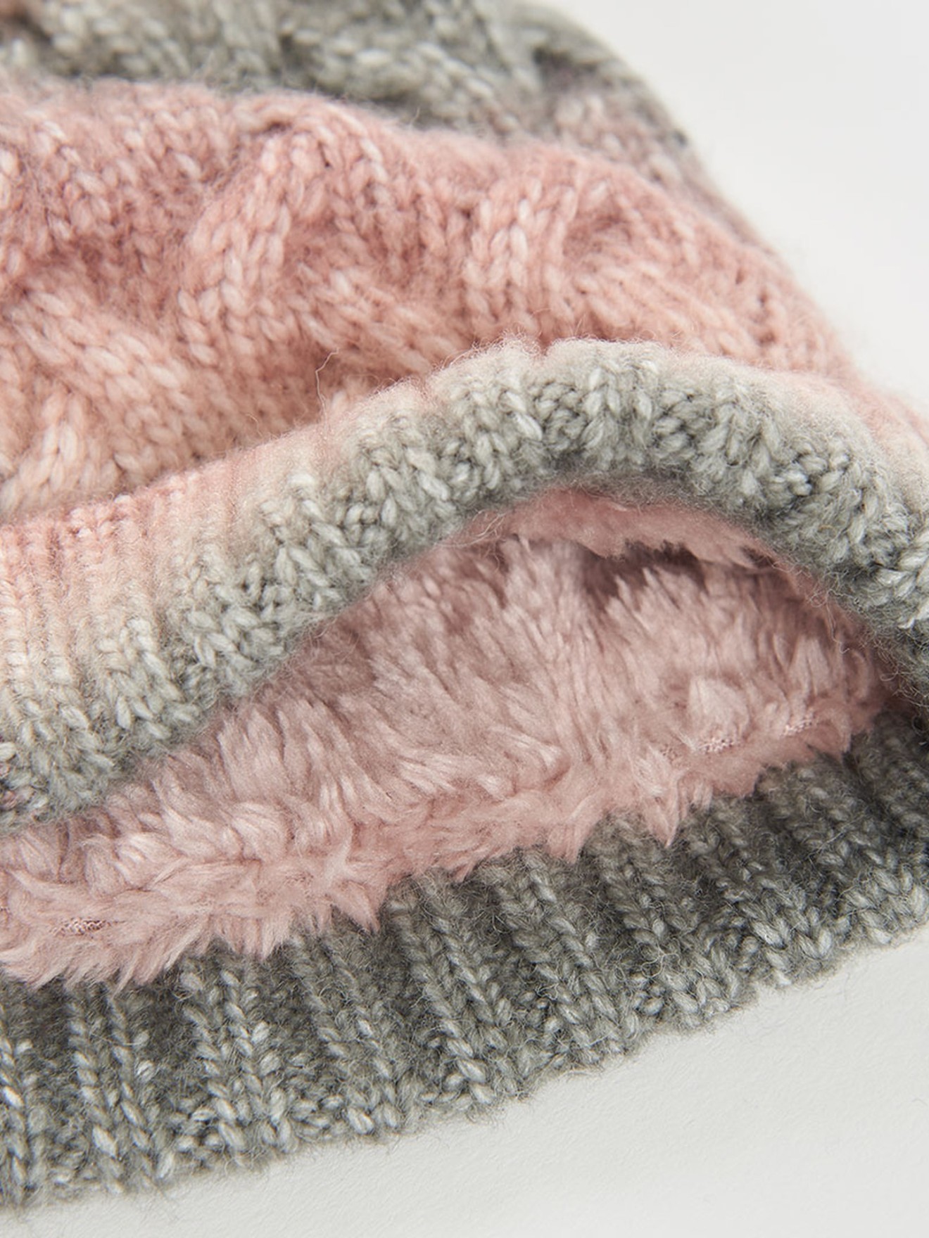 Gorro de Malha com Pompom