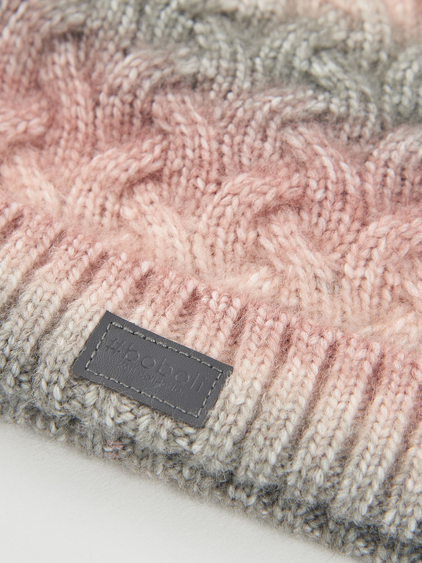 Gorro de Malha com Pompom