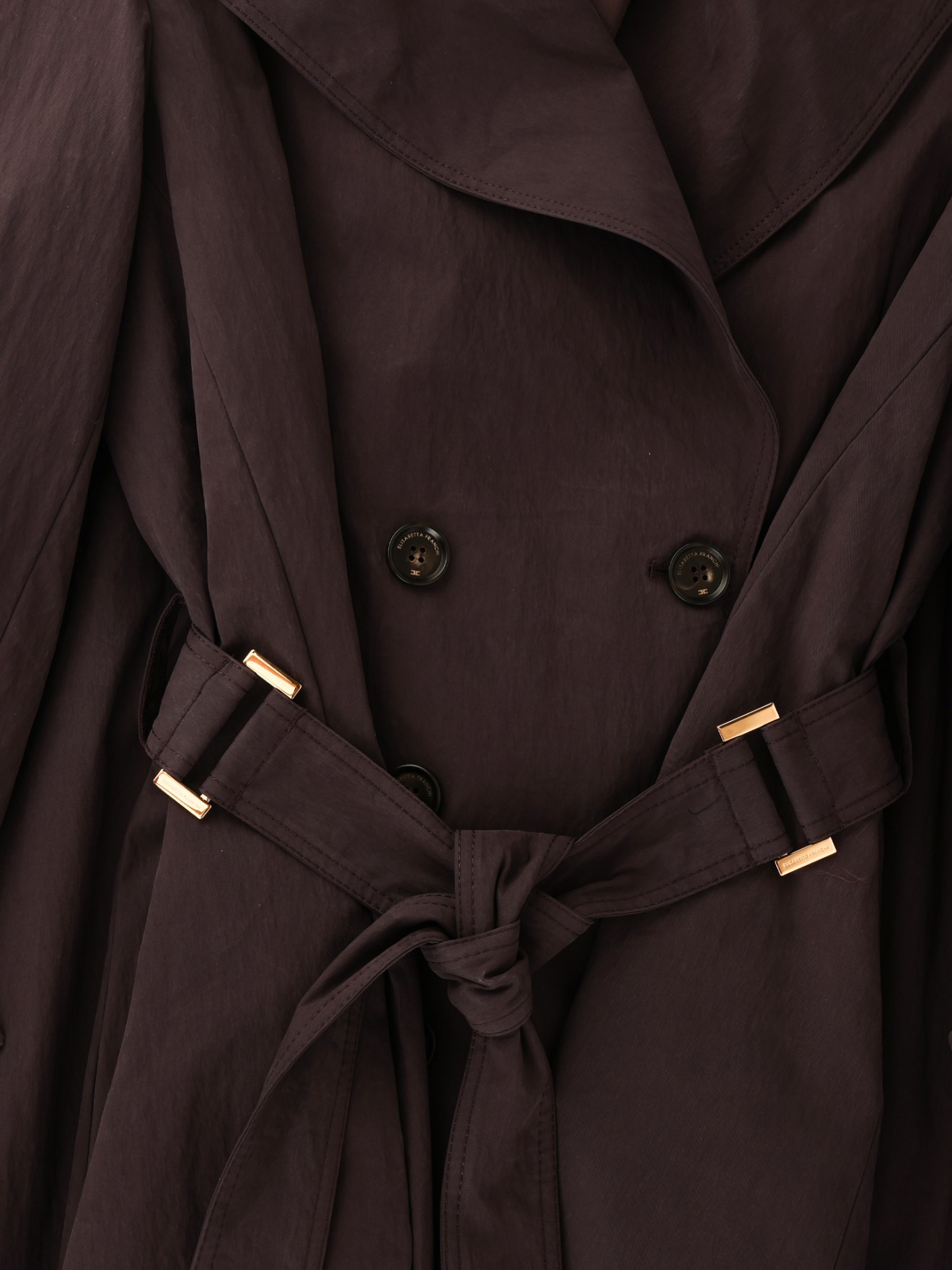 Gabardina com Corte de Capa