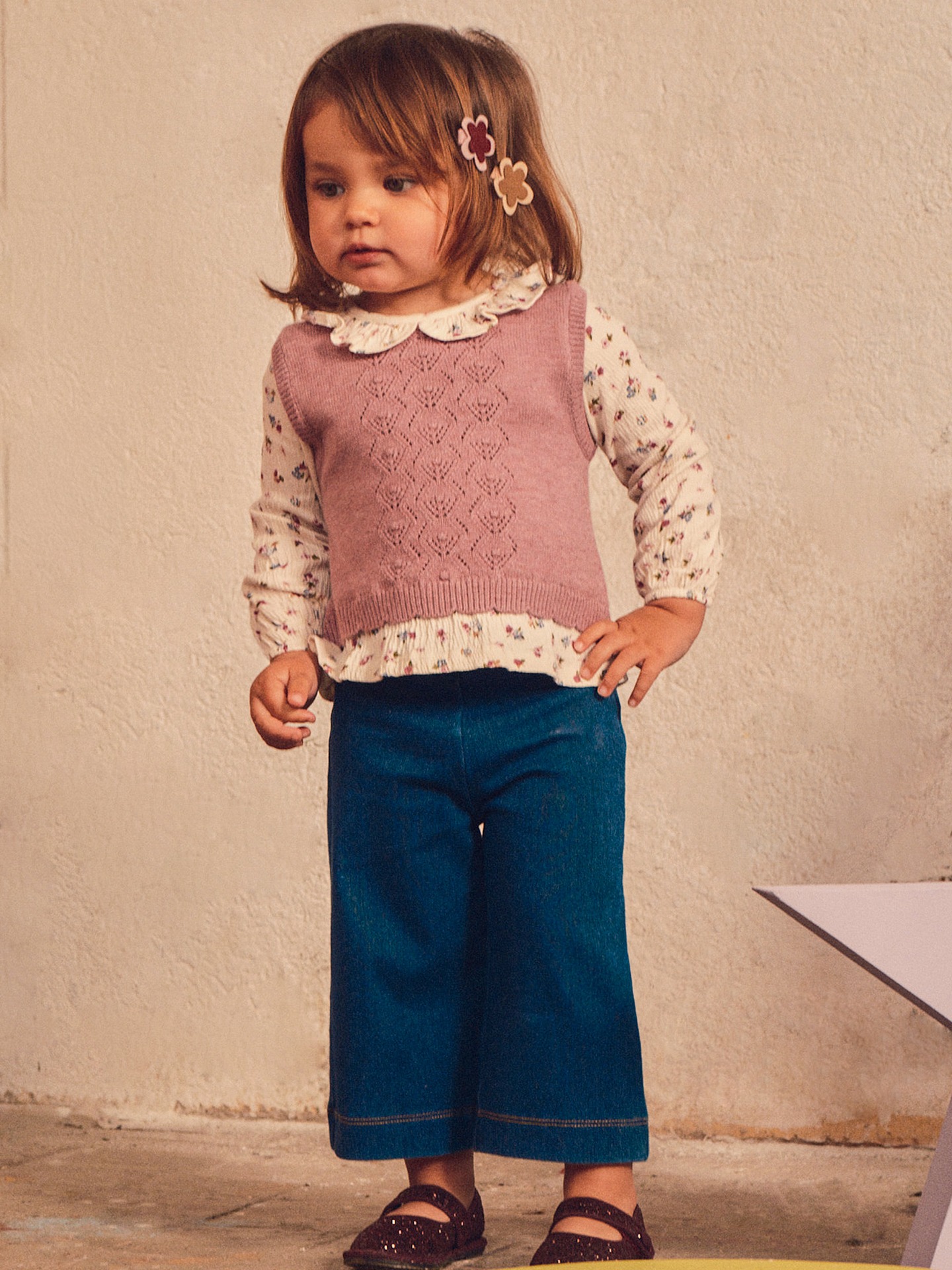 Conjunto de Blusa com Colete e Calças de Ganga