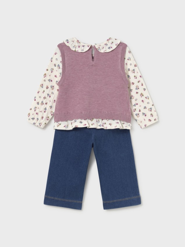 Conjunto de Blusa com Colete e Calças de Ganga