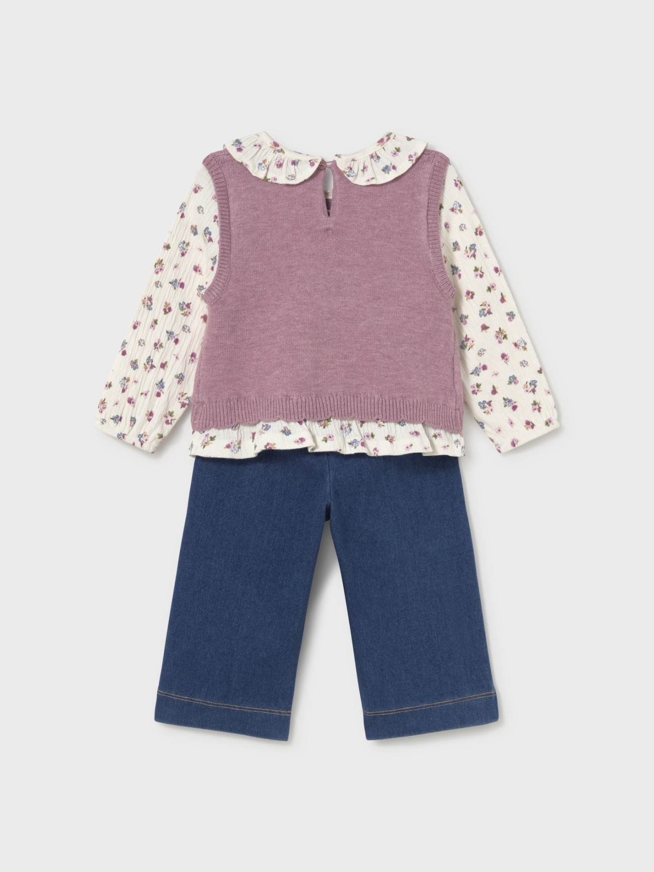 Conjunto de Blusa com Colete e Calças de Ganga