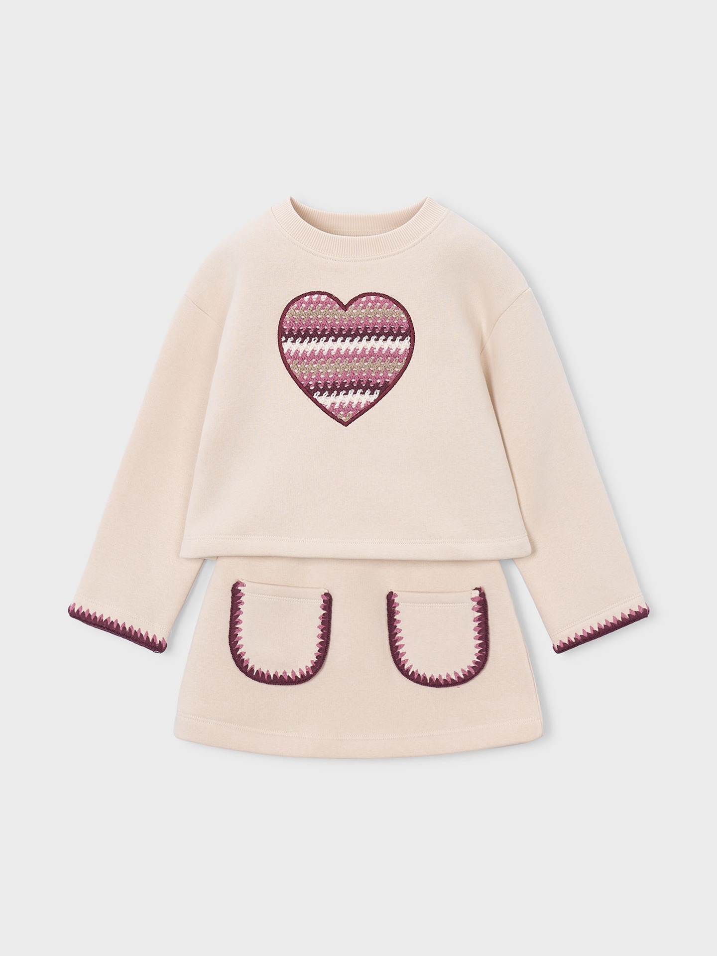 Conjunto de Camisola e Saia