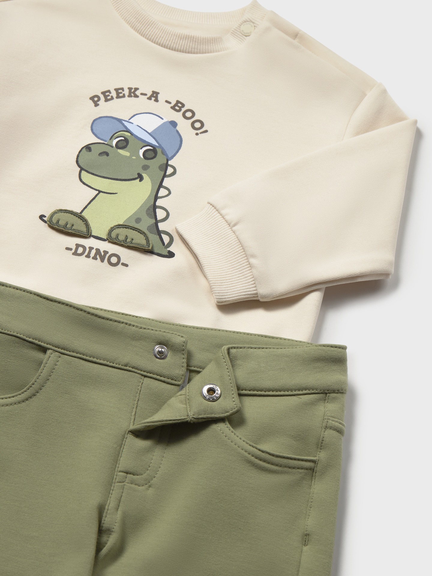Conjunto de Camisola e Calças