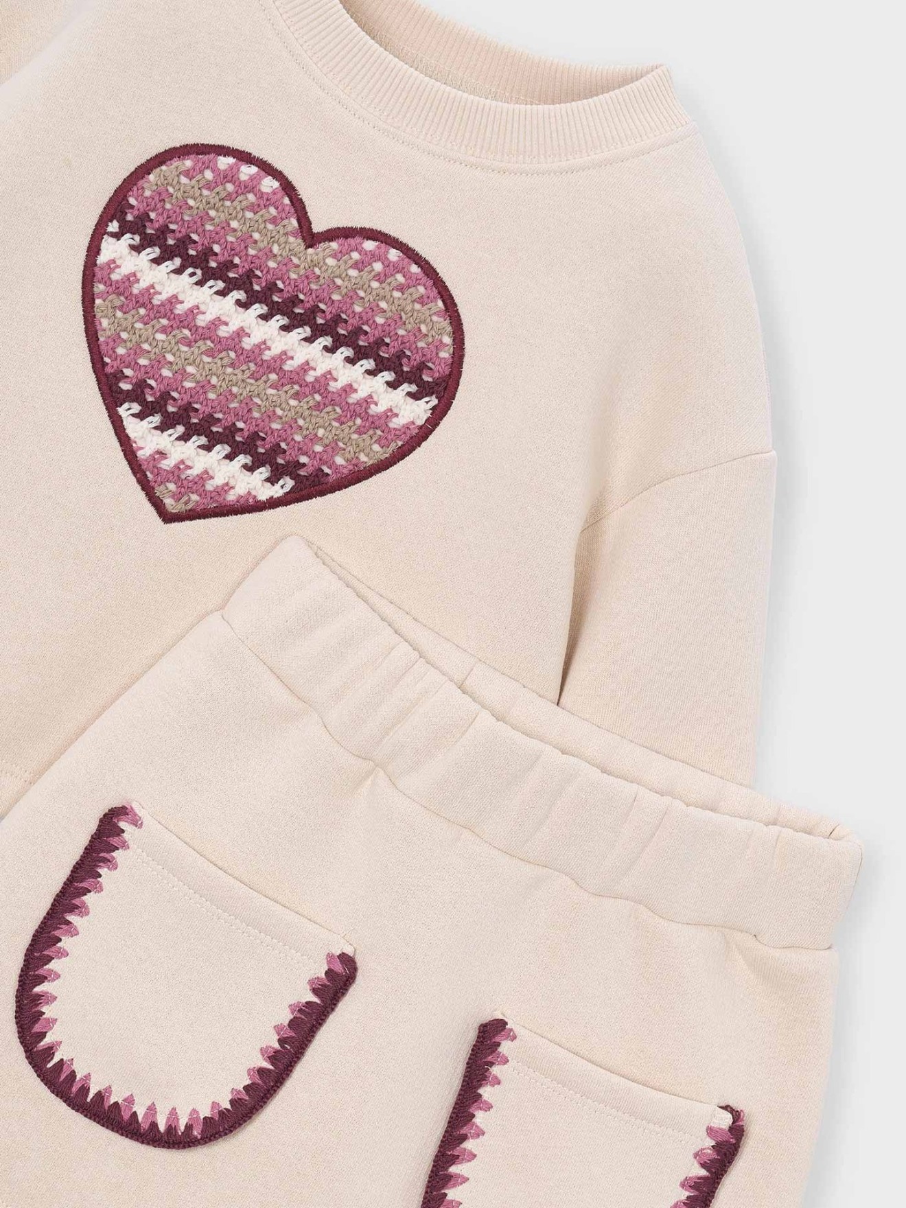Conjunto de Camisola e Saia