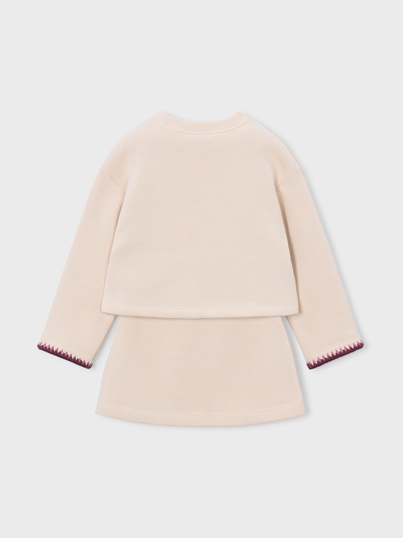 Conjunto de Camisola e Saia