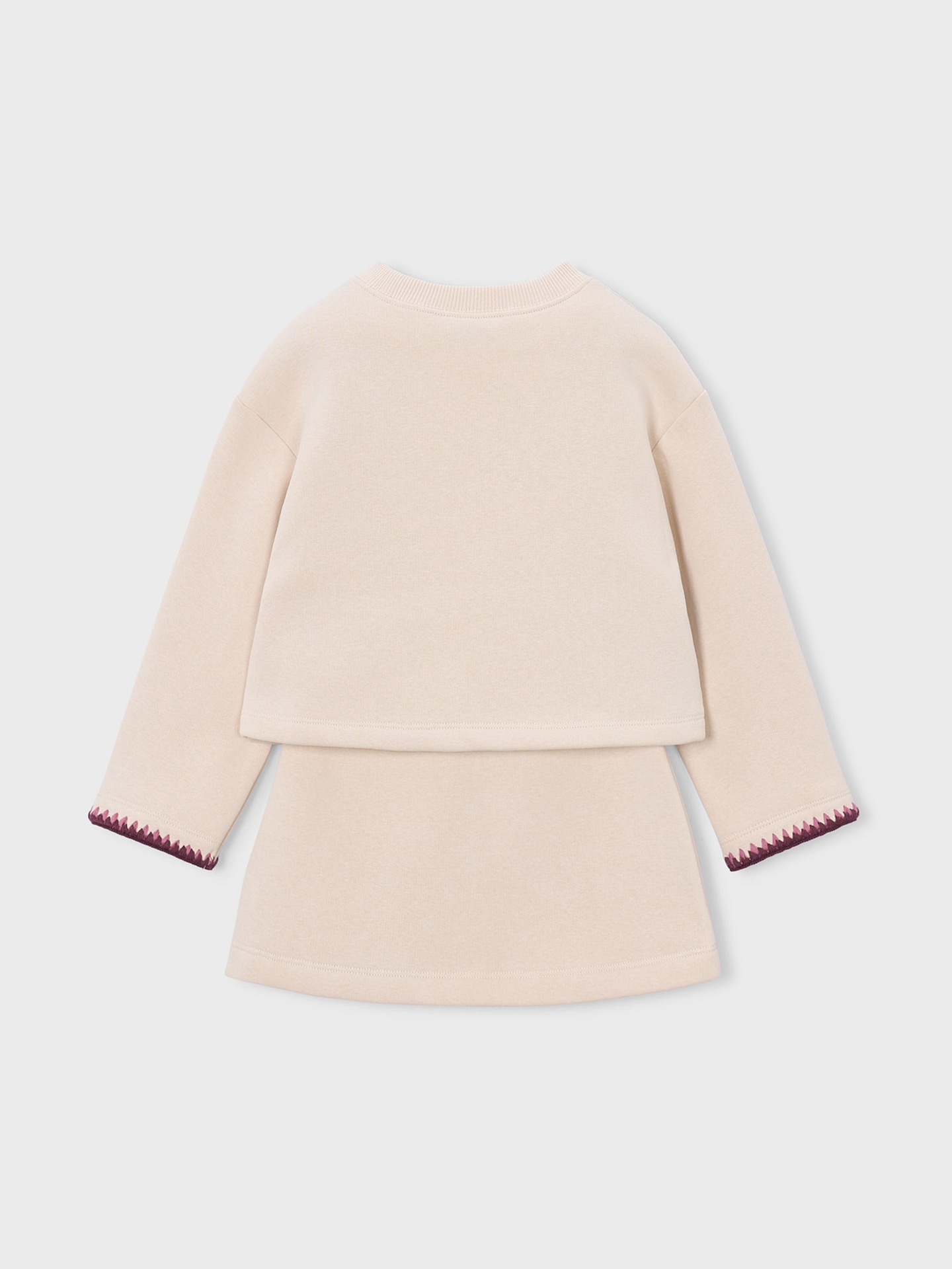 Conjunto de Camisola e Saia