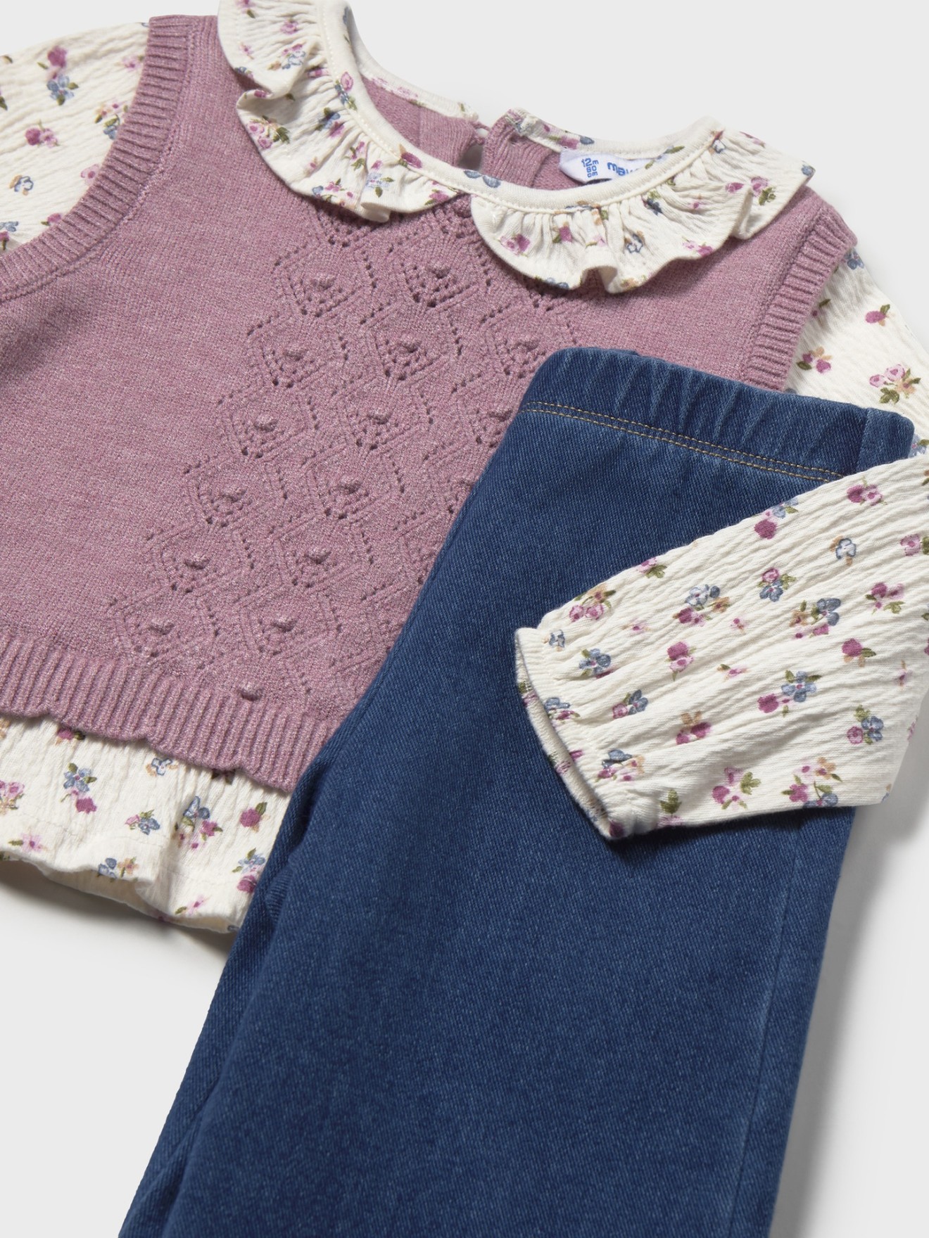 Conjunto de Blusa com Colete e Calças de Ganga