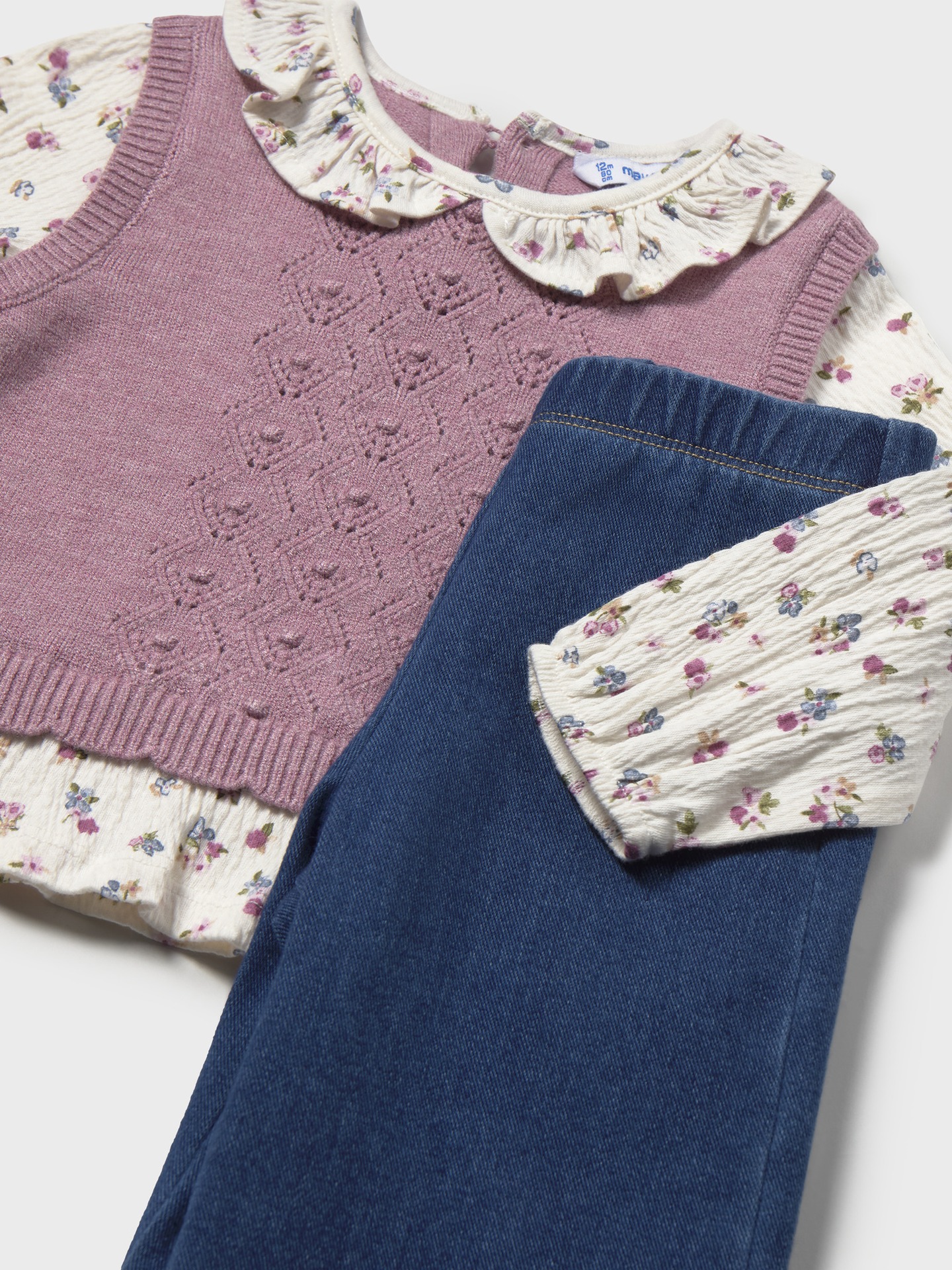 Conjunto de Blusa com Colete e Calças de Ganga