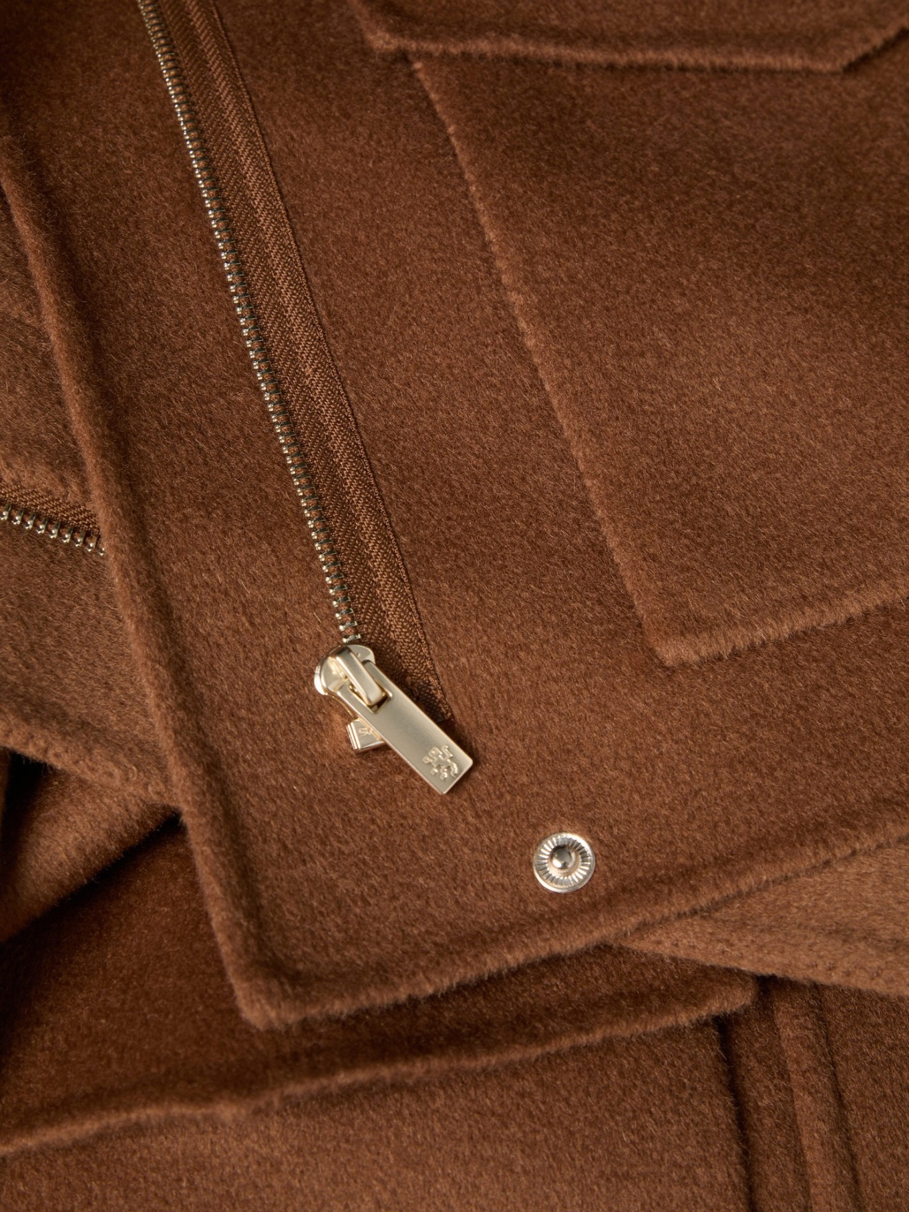 Blus�o em L� com Gola Subida