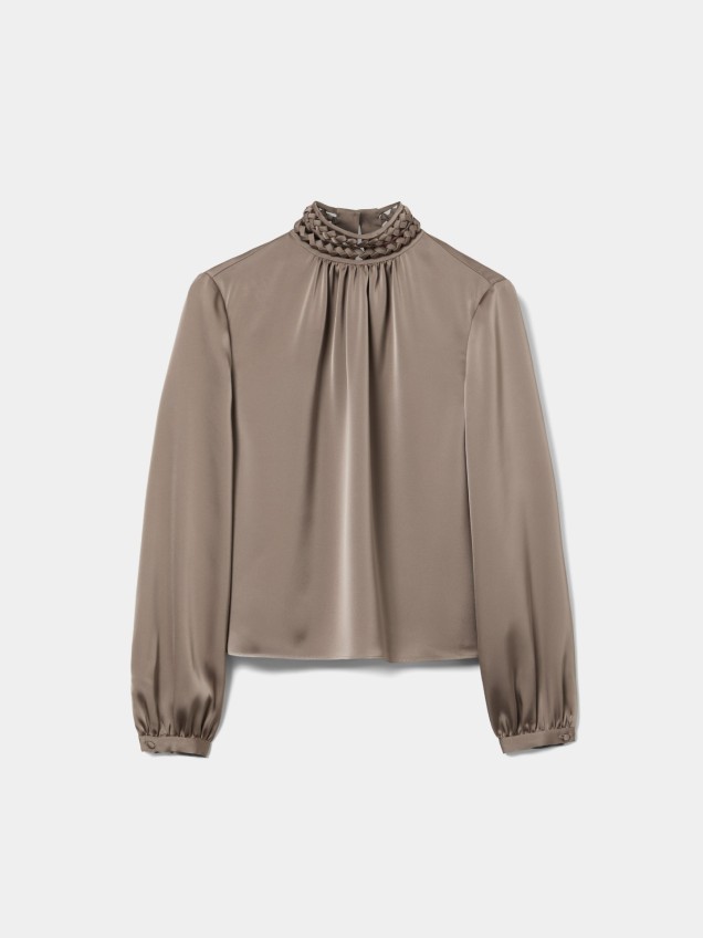 Blusa com Gola Entran�ada