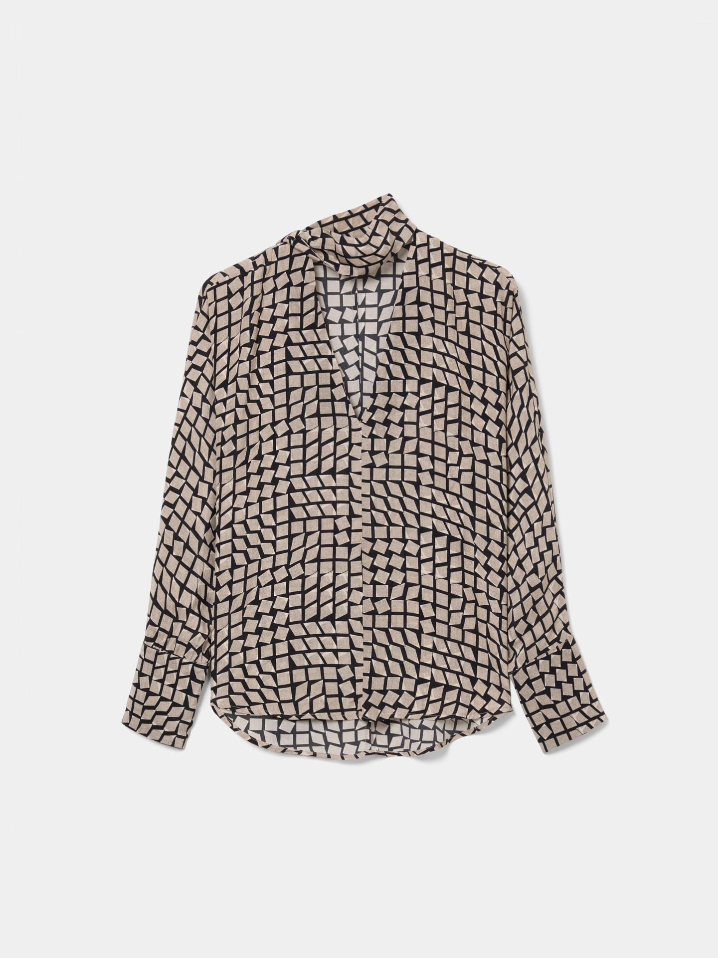 Camisa com Padrão Geométrico