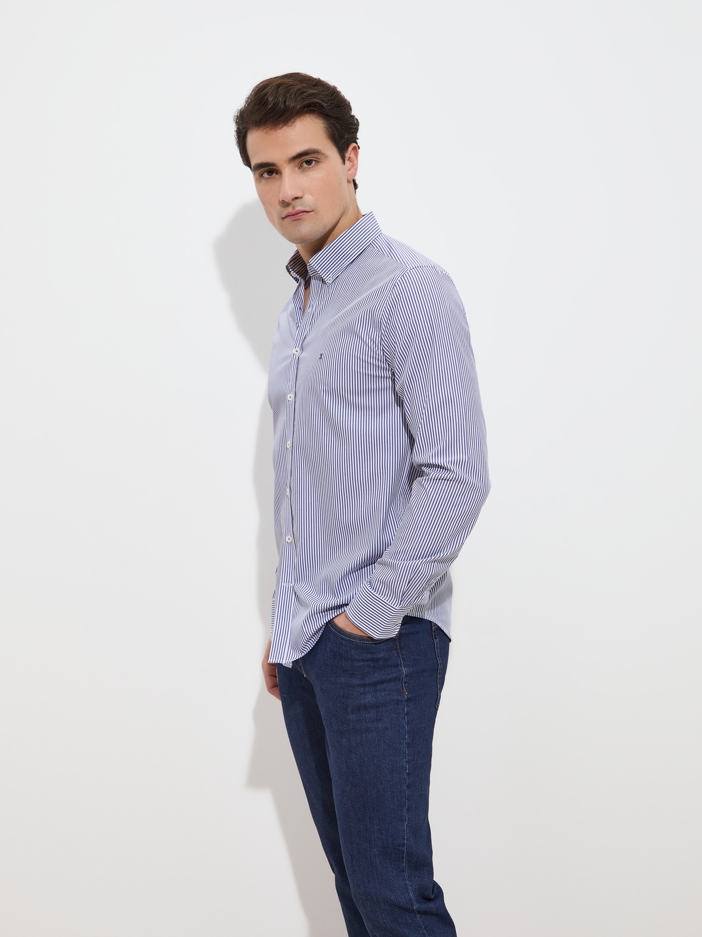 Camisa Slim Fit às Riscas
