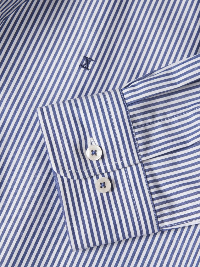 Camisa Slim Fit às Riscas