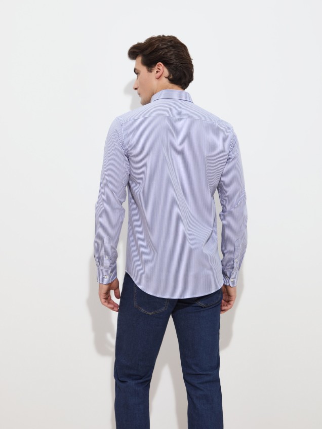 Camisa Slim Fit às Riscas