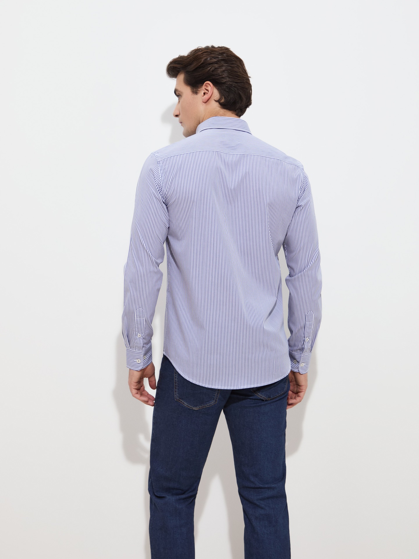 Camisa Slim Fit às Riscas