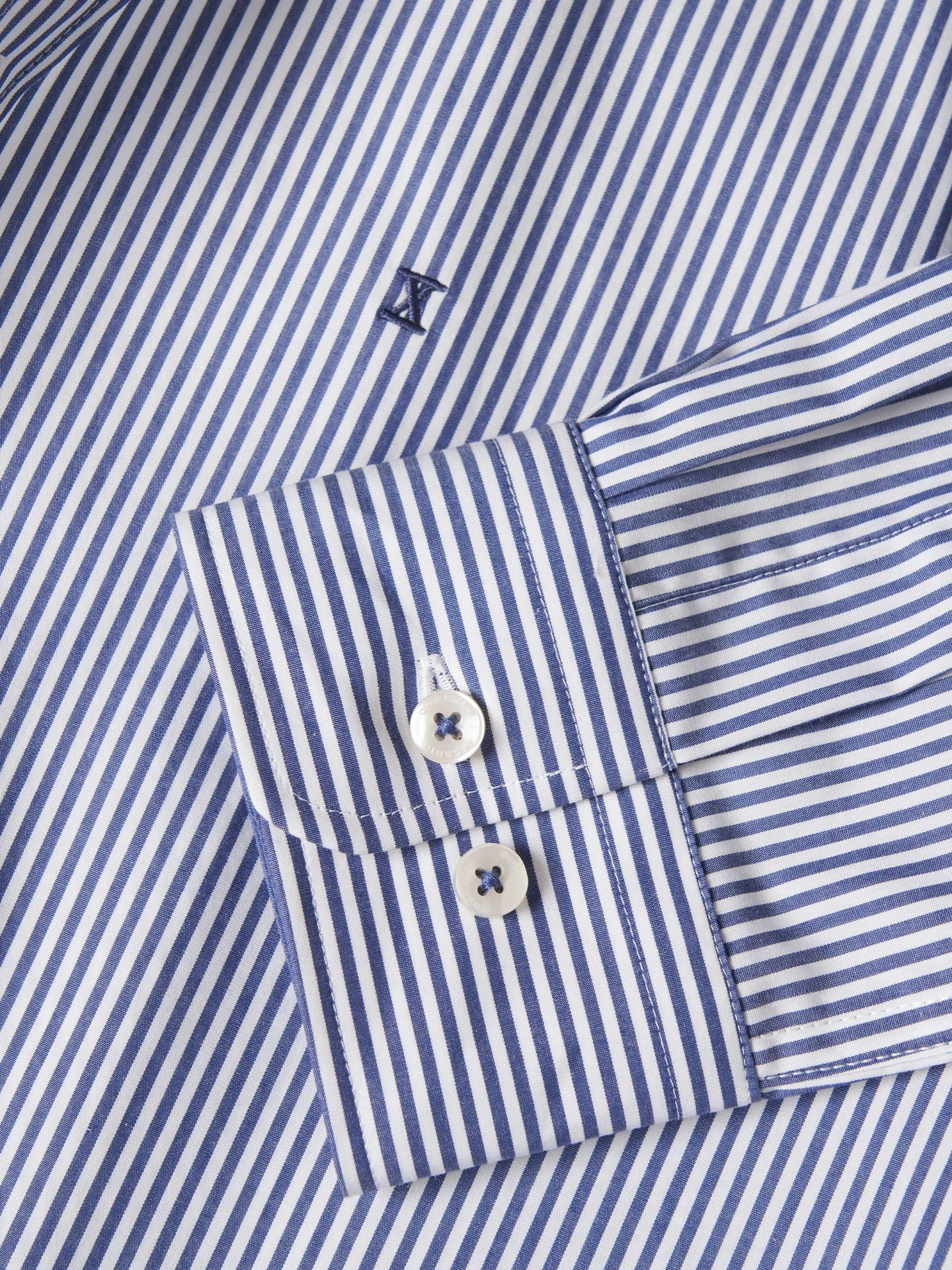 Camisa Slim Fit às Riscas