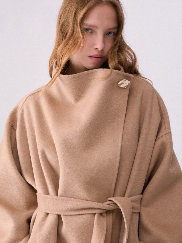 Sobretudo Comprido Oversize com Cinto