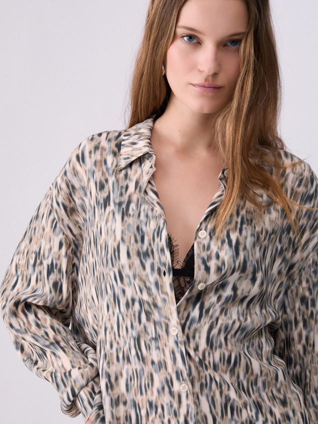 Camisa com Padrão Animal Print