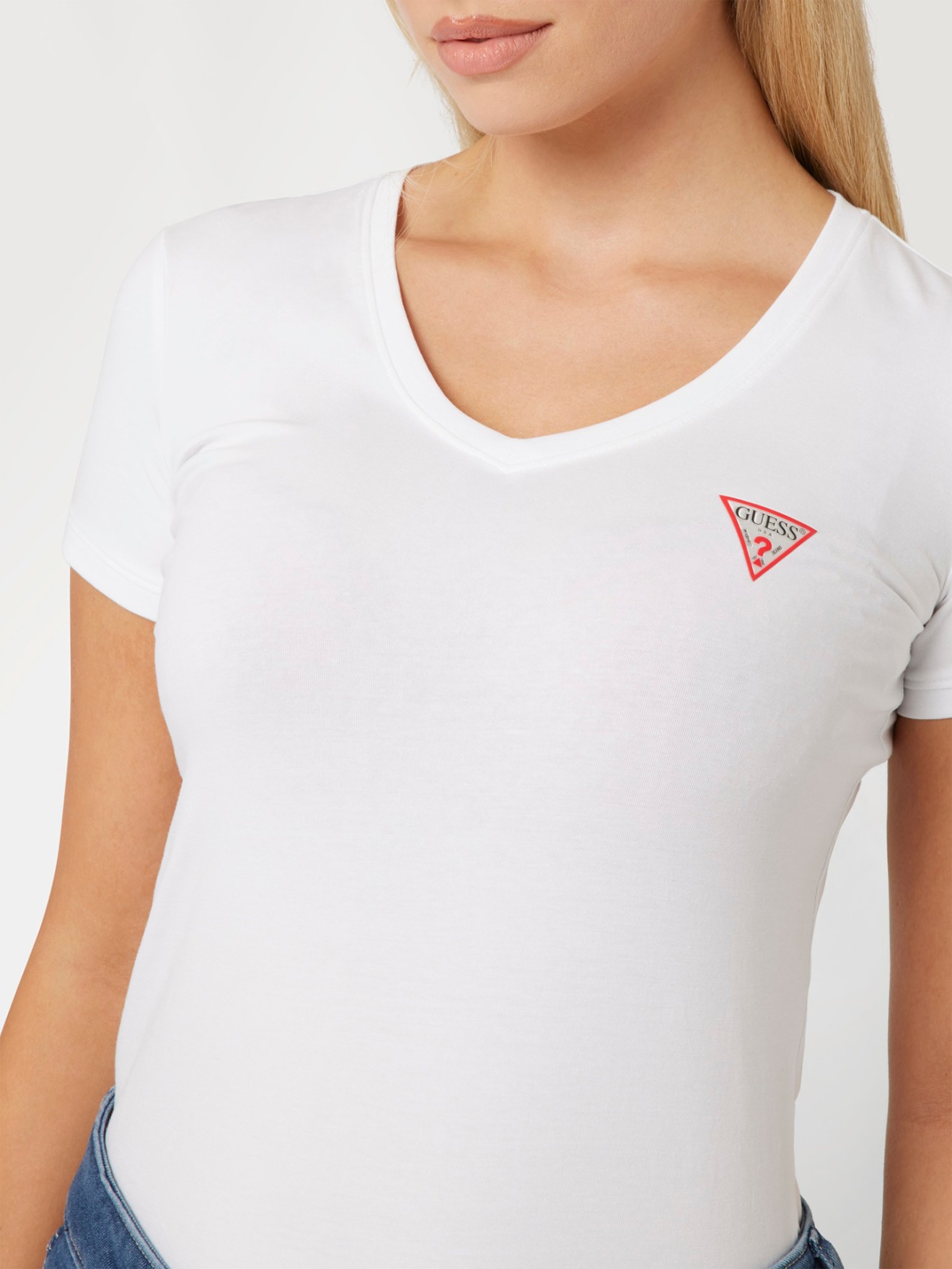 T-shirt Stretch com Decote em V