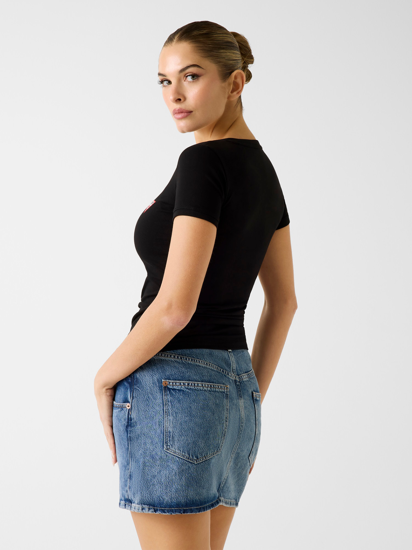 T-shirt Stretch com Decote em V