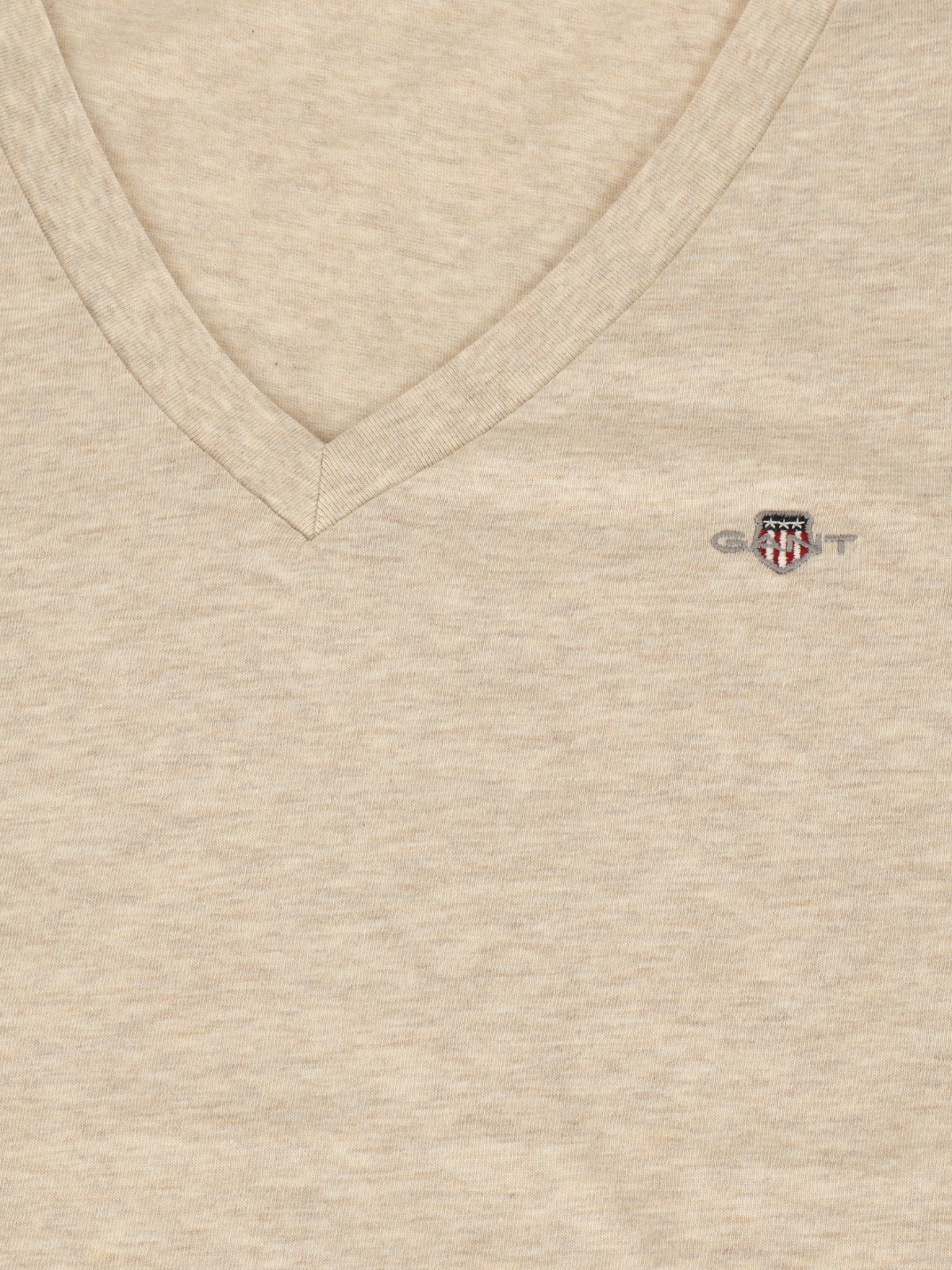 T-shirt Regular Fit com Decote em V