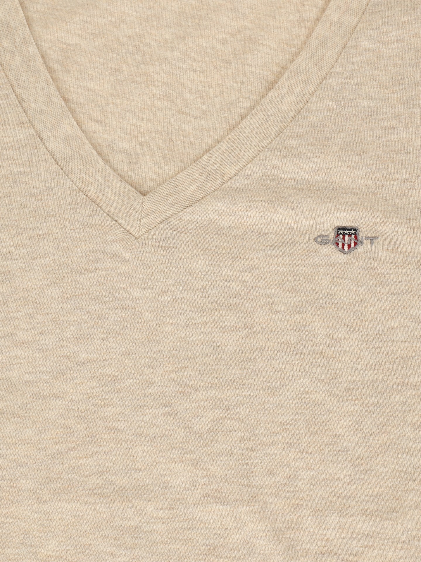 T-shirt Regular Fit com Decote em V
