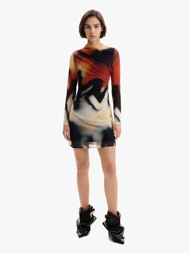 Vestido Curto com Gola Subida