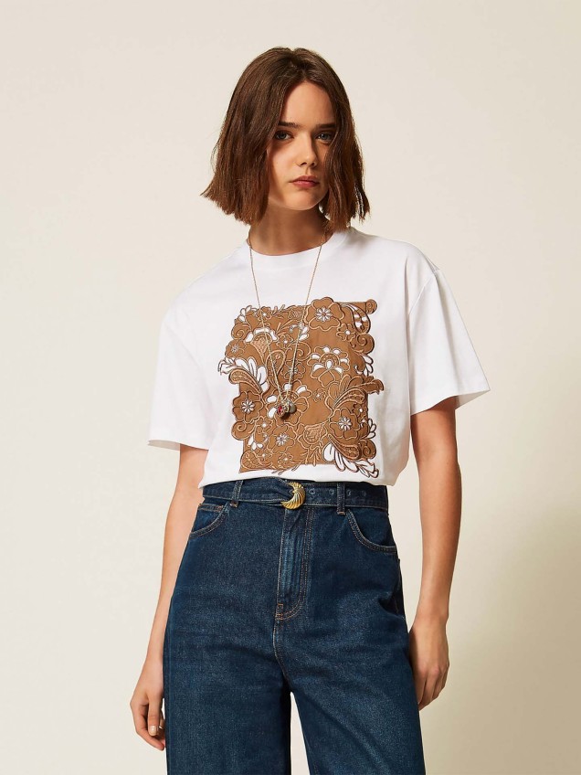 T-shirt com Bordado
