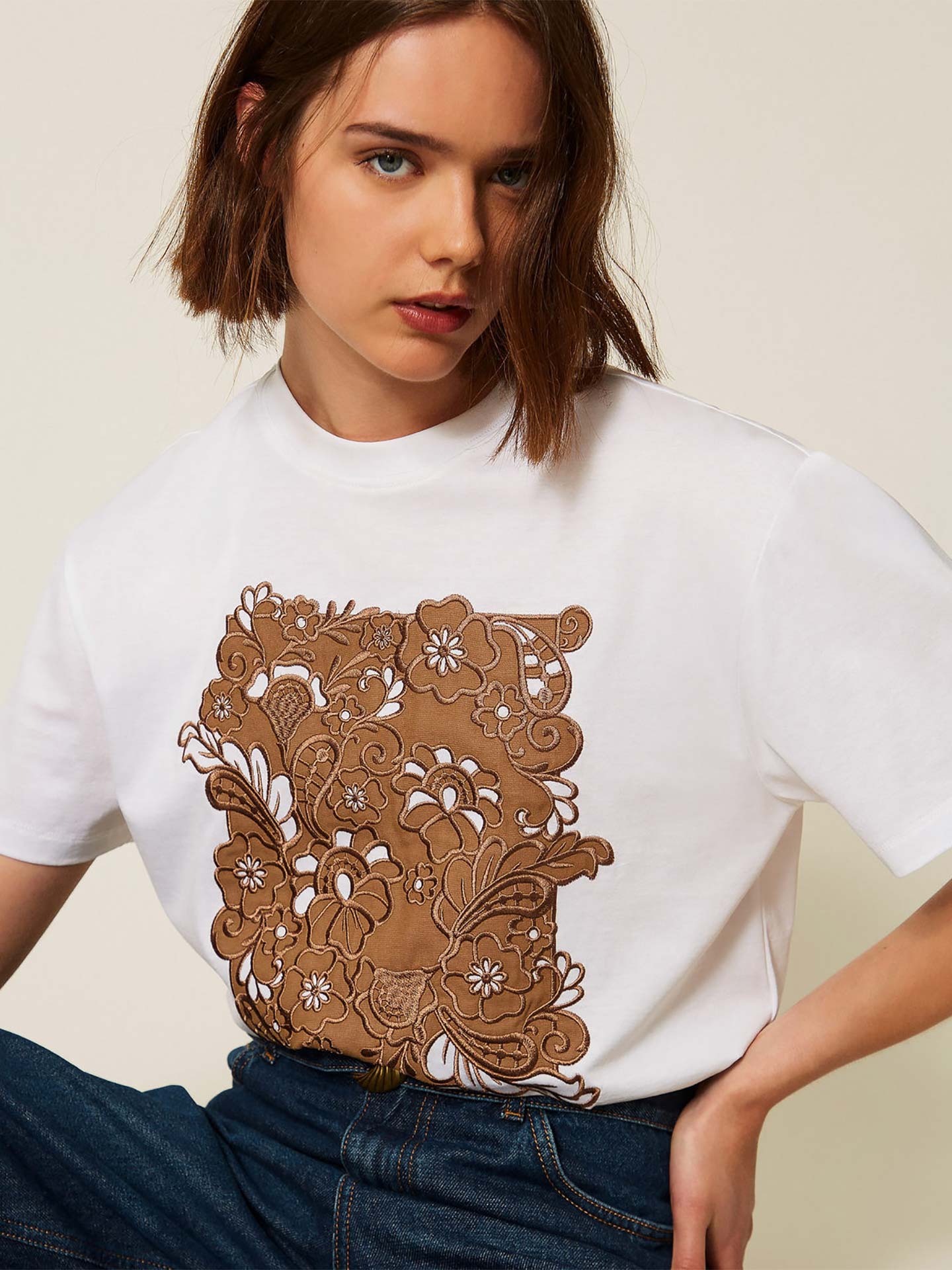 T-shirt com Bordado