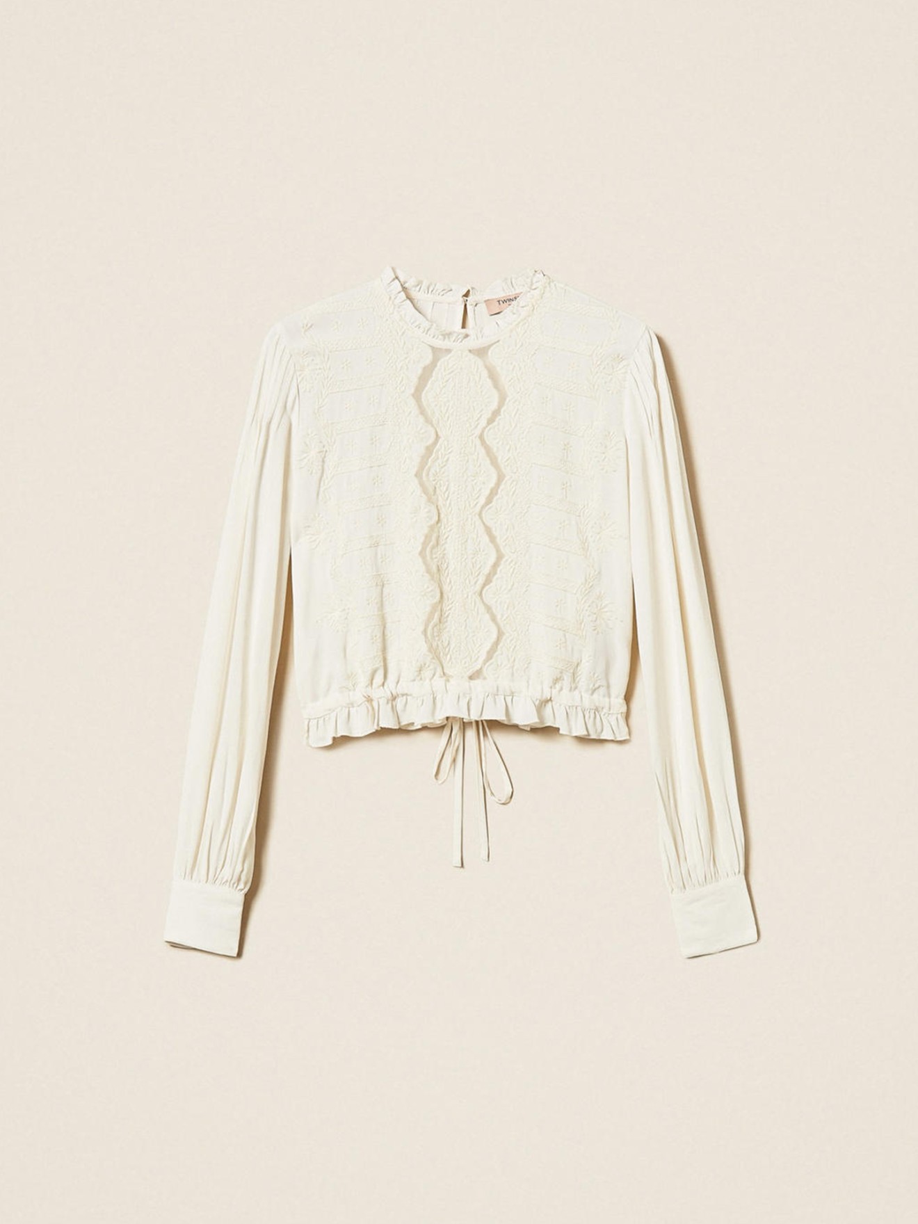 Blusa em Crepe com Bordados Florais