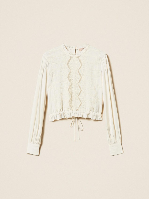 Blusa em Crepe com Bordados Florais