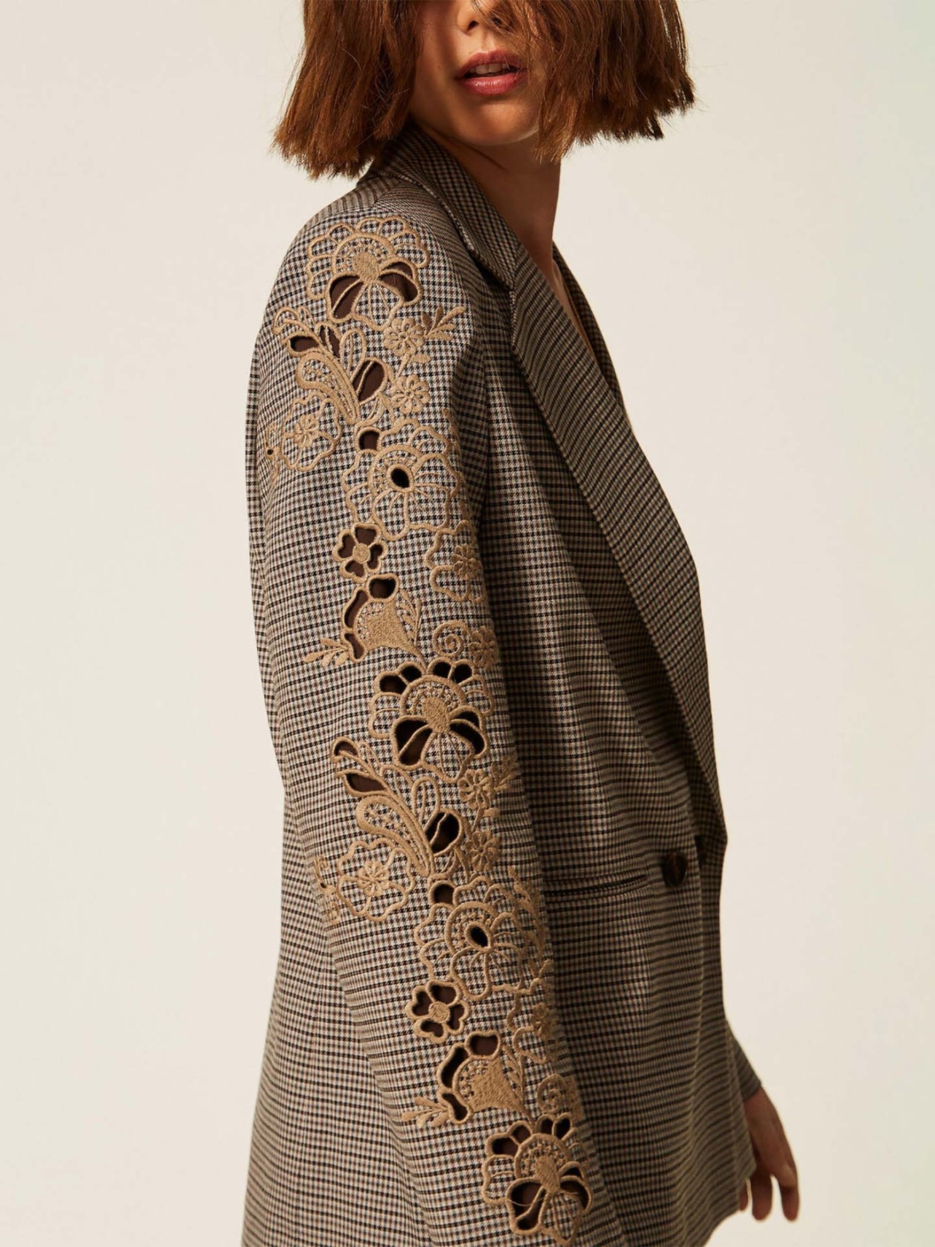 Blazer com Padrão e Bordado