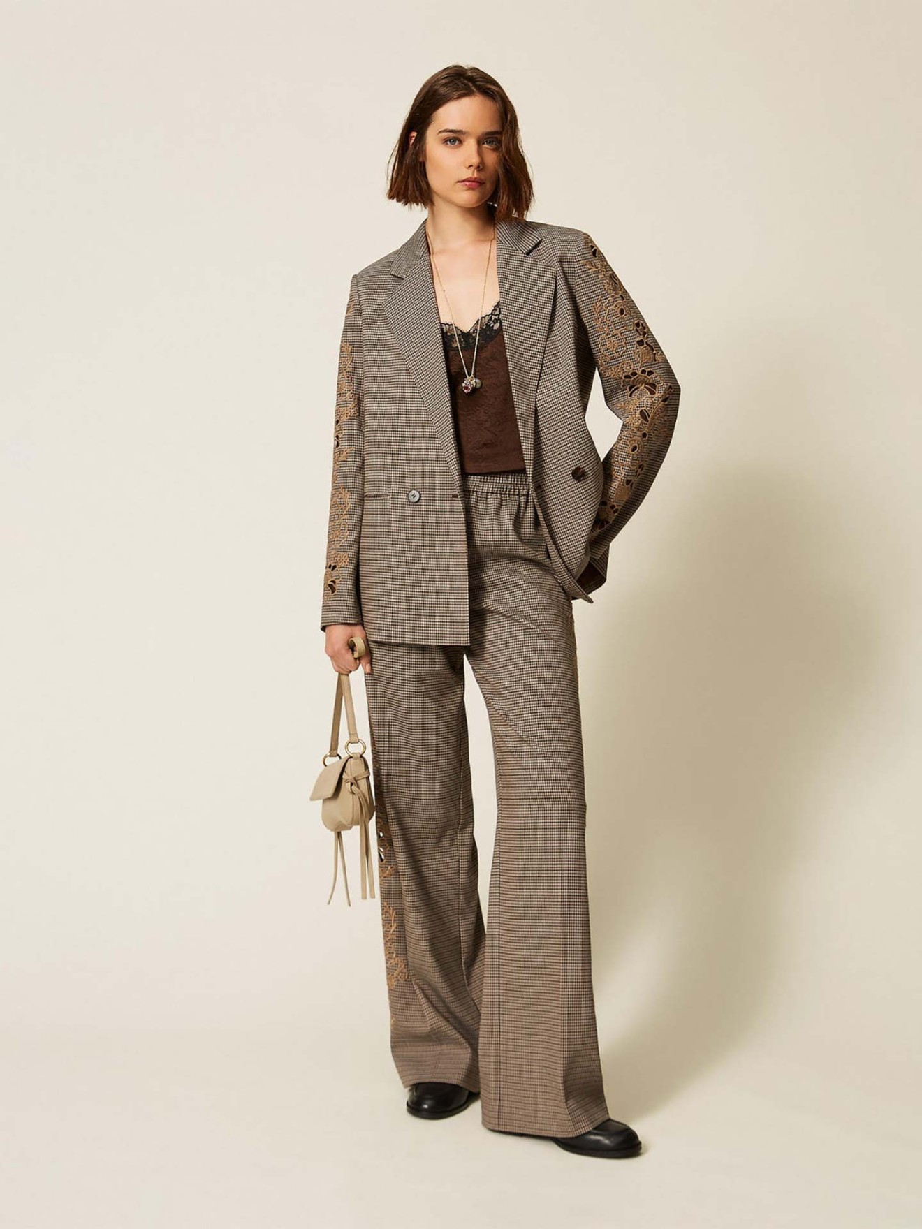 Blazer com Padrão e Bordado