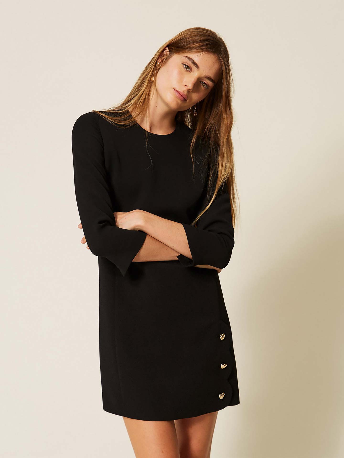 Vestido Curto com Botões de Coração