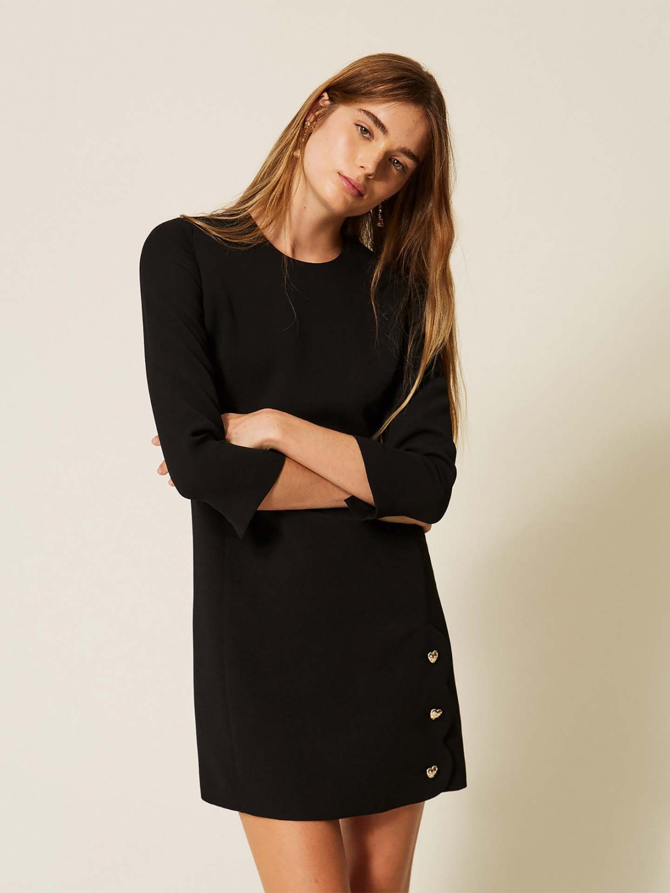Vestido Curto com Botões de Coração