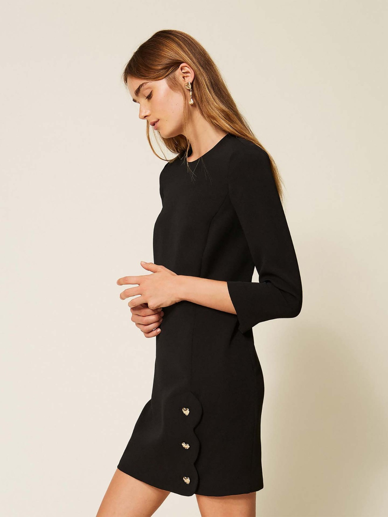 Vestido Curto com Botões de Coração