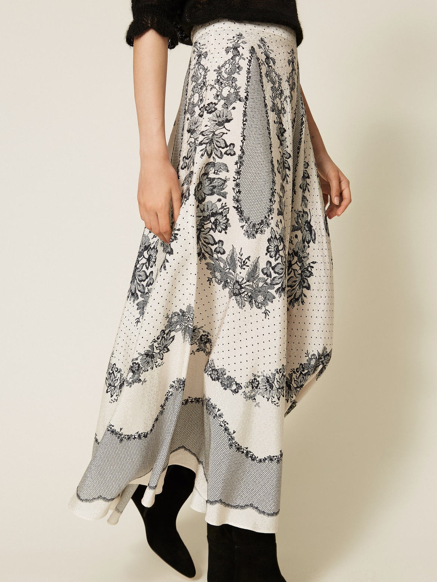 Saia Comprida em Cetim Jacquard