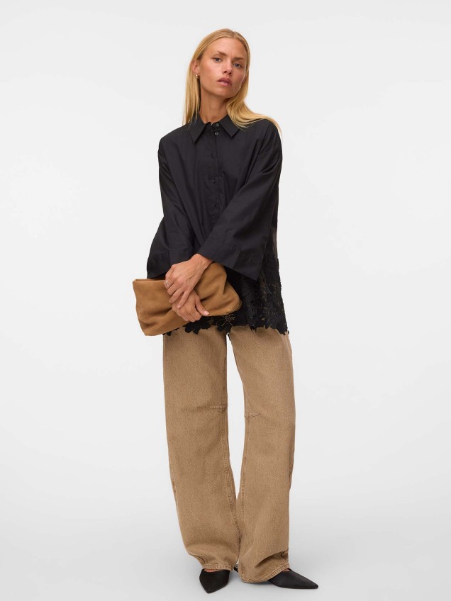 Blusa com Pormenor de Renda